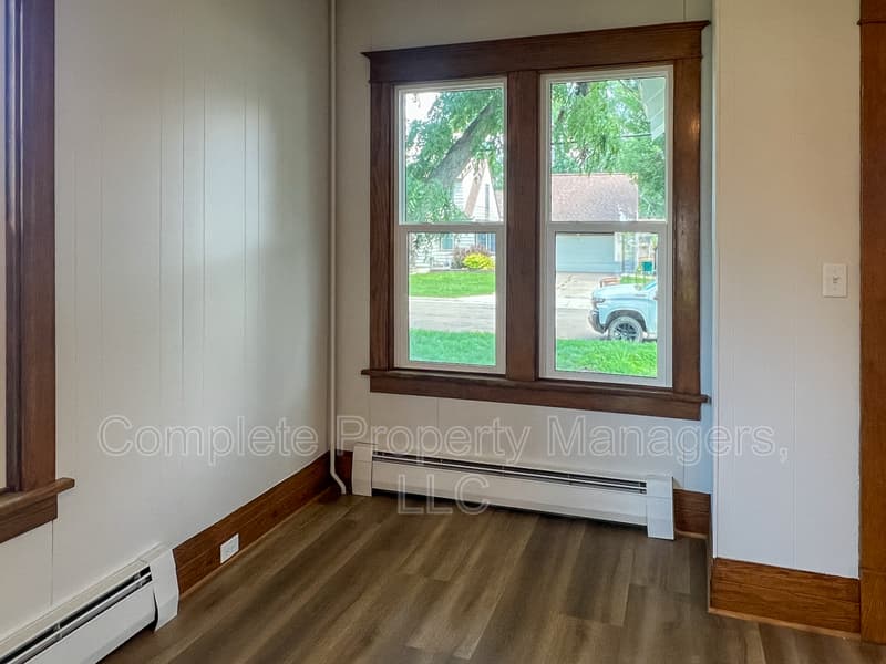 Albert Lea House: 711 Clausen Avenue