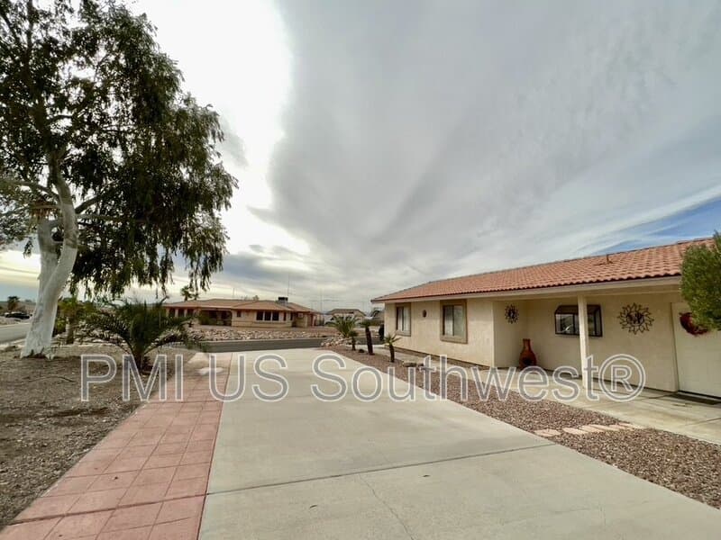 Bullhead City House: 3375 Sharon Ln