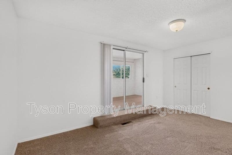 Albuquerque House: 10008 Del Chaparral Ct NE