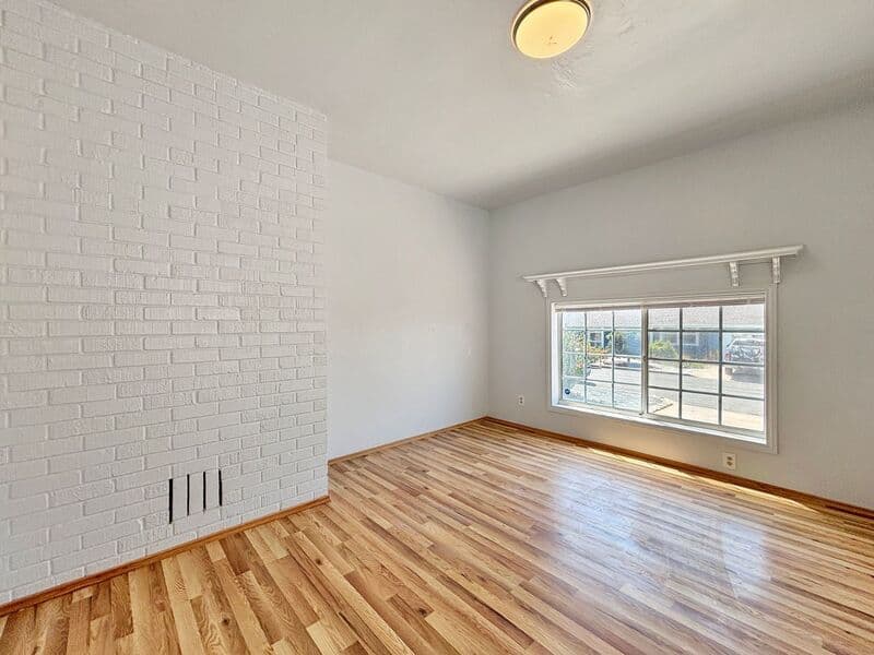 La Mesa House: 7340 W Point Ave