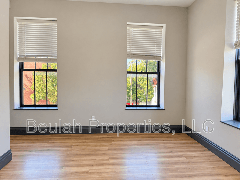 St. Louis House: 2012 S. 12th St - 1F