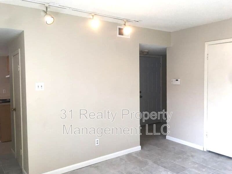 Dallas House: 5616 Harvest Hill Rd