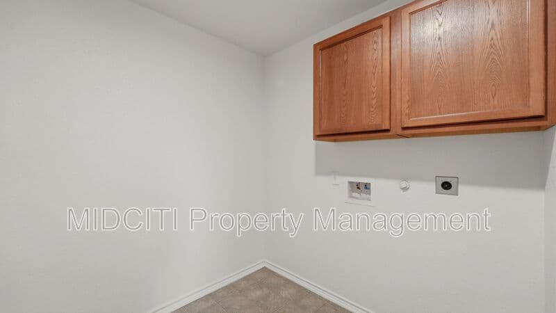 New Braunfels House: 3248 Northwest Blvd