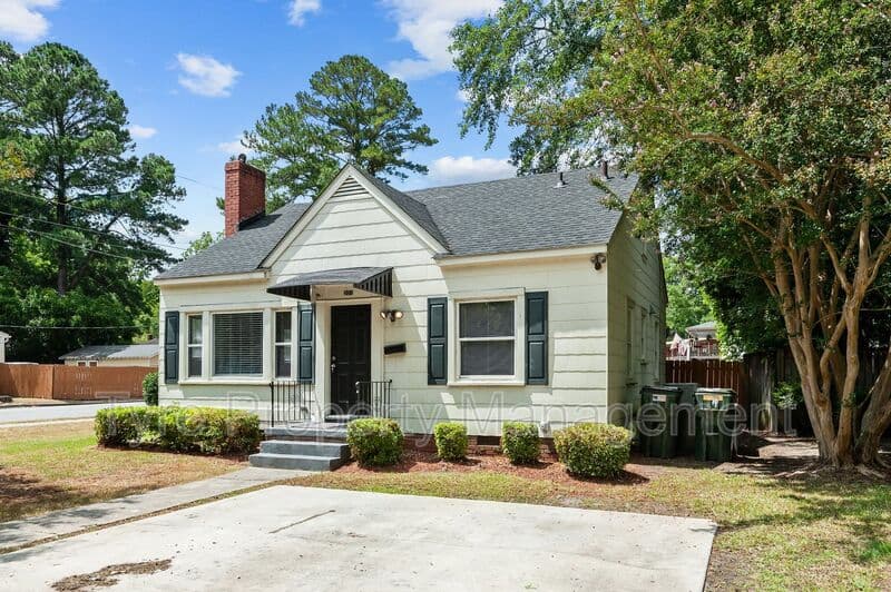 Greenville House: 201 N Summit Street