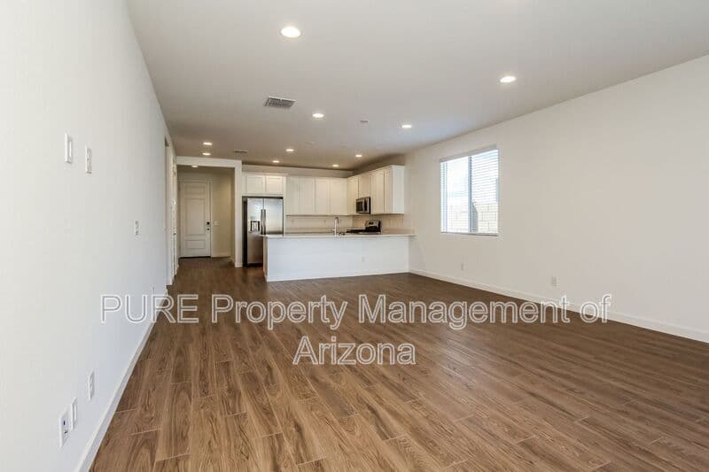 Phoenix House: 9524 W Flower St