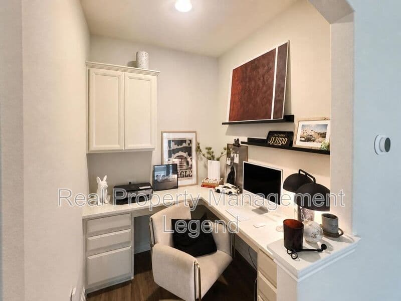 Aubrey House: 2812 Ranger Ln