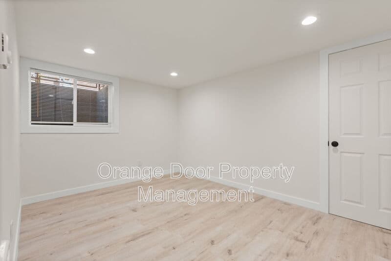 Seattle Condo: 7727 Jones Avenue Northwest