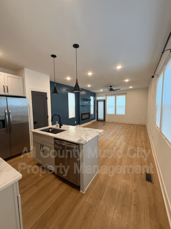 Madison House: 204B Alta Loma Rd