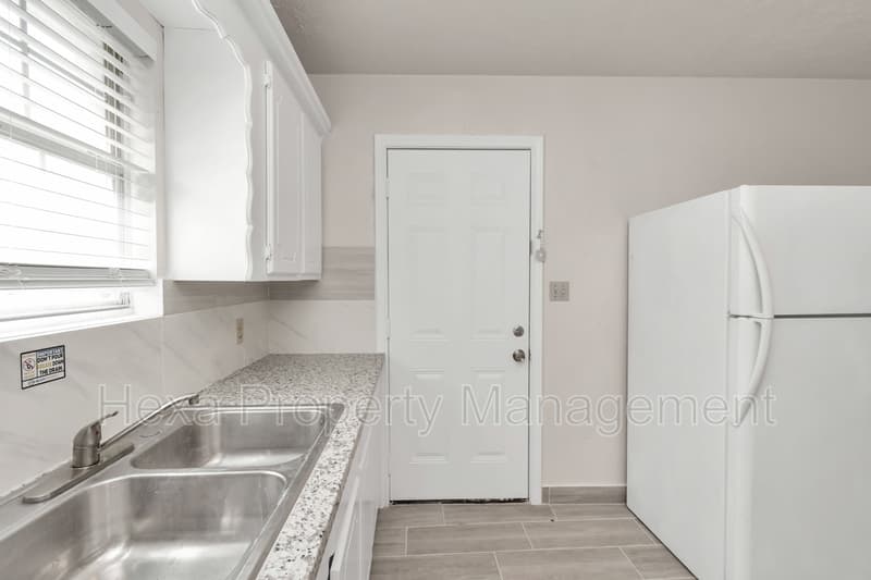 Houston Condo: 4679 Weaver Road