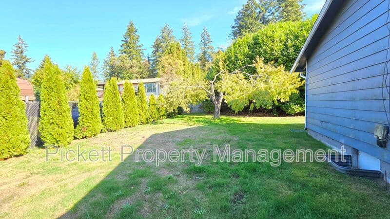 Port Orchard House: 2977 Hoover Ave SE