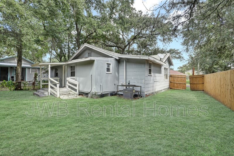 Jacksonville House: 3810 Brick Rd