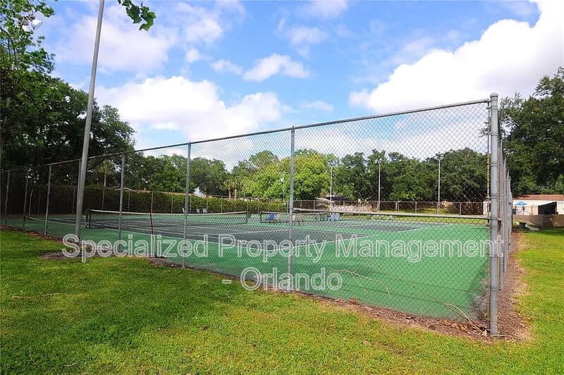 Altamonte Springs Townhome: 685 Scarlet Oak Cir