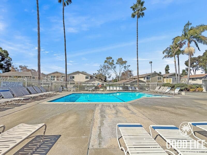 Oceanside Townhome: 827 Shelter Cove Way