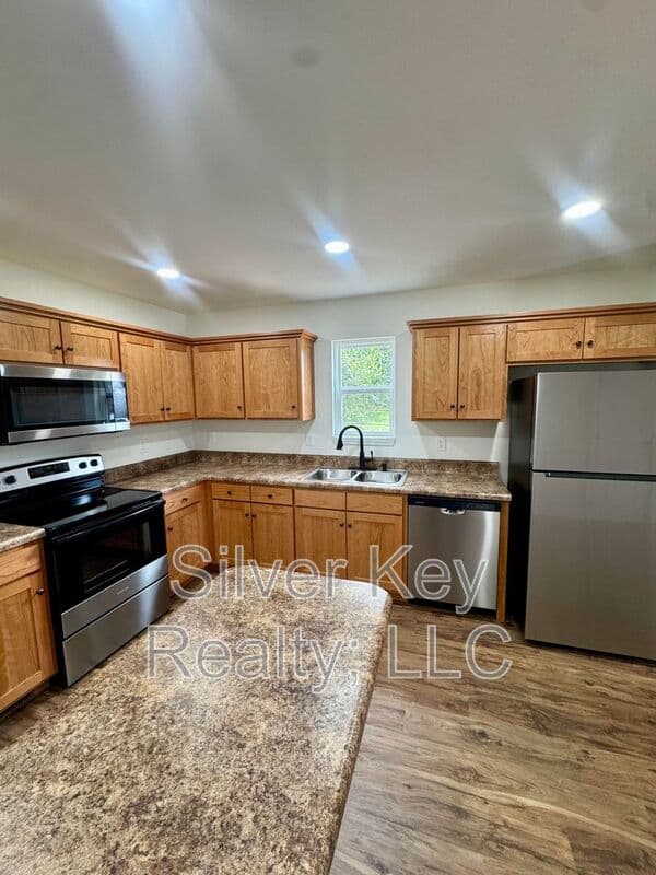 Athens Townhome: 318 Million Street
