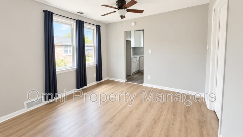 warren House: 8030 Chalmers Ave