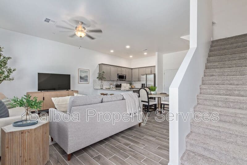 Mesa Townhome: 3230 E Thomas Rd