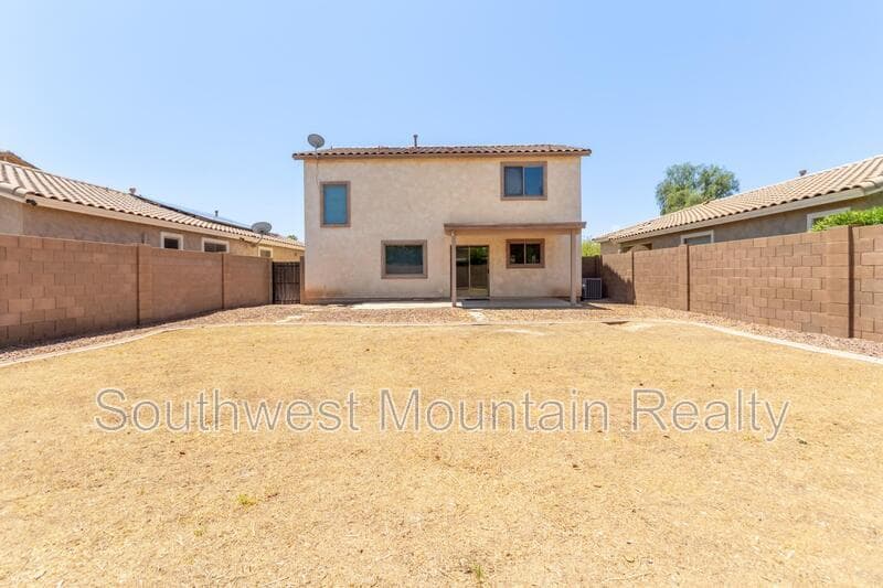 Maricopa House: 44856 W Paitilla Lane