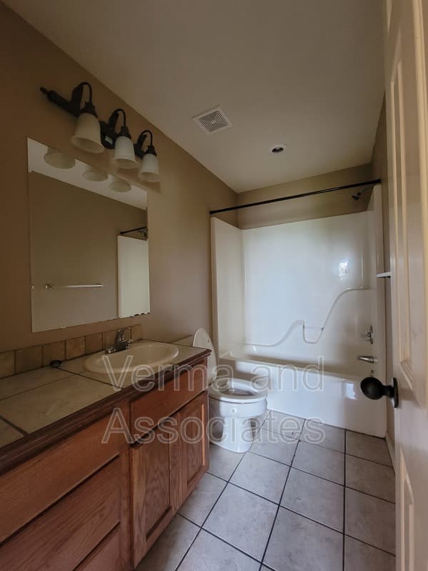 Centerton Townhome: 192 Fair St