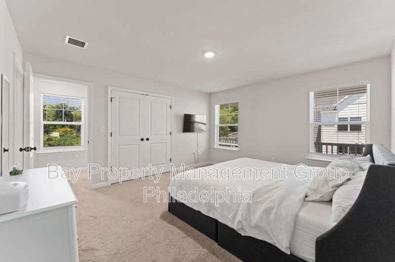 Norristown House: 230 Honey Ln