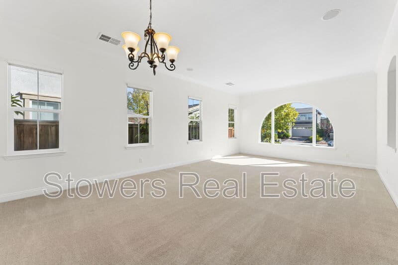Danville House: 310 La Spezia