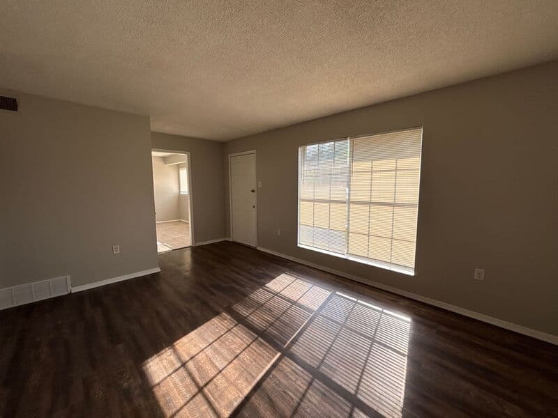 Memphis House: 5158 Breckenwood Dr