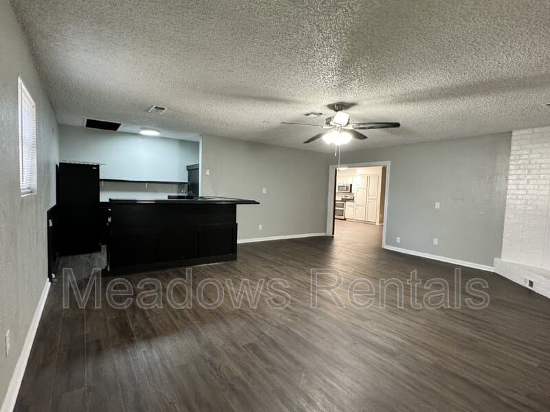 Lorena House: 140 Towne West Drive