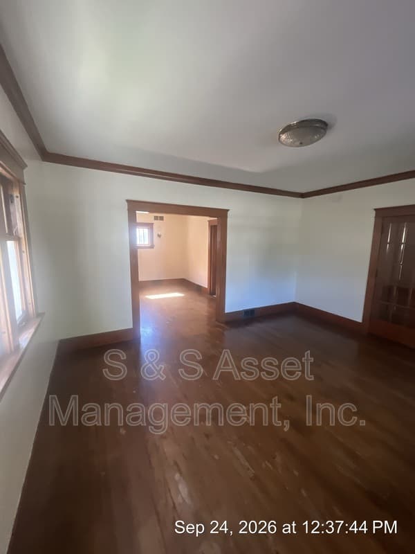 Lansing House: 1415 South Genesee Drive
