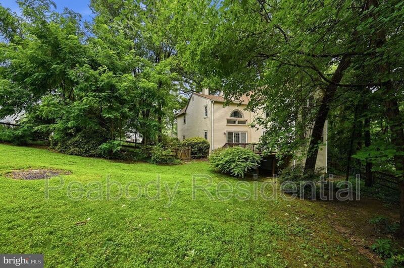 Reston House: 1649 Bennington Hollow Ln