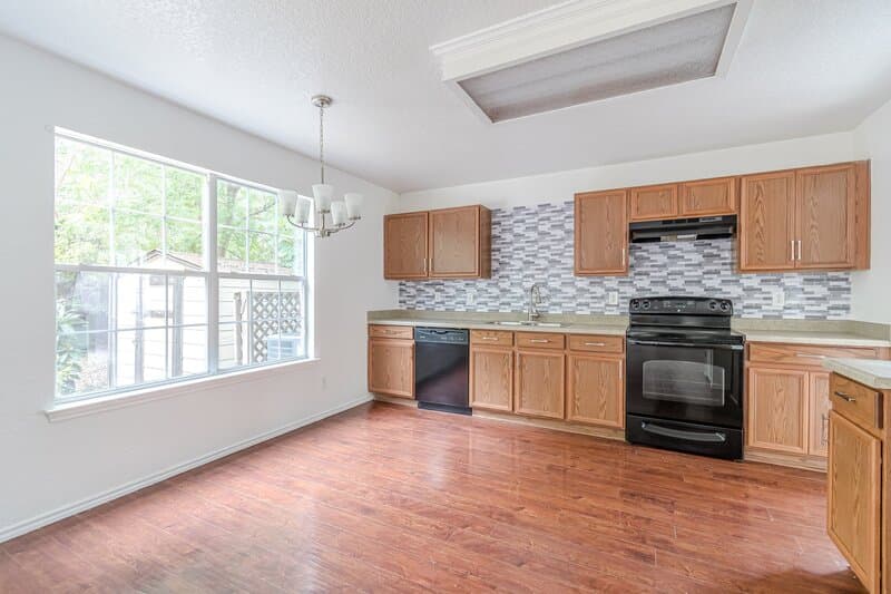San Antonio House: 11223 Victory Cavern