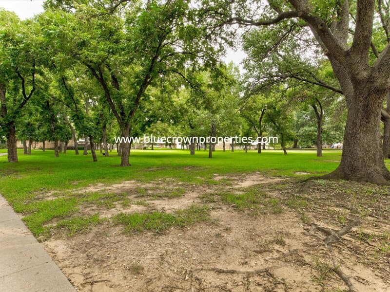 Arlington House: 462 Westview Terrace
