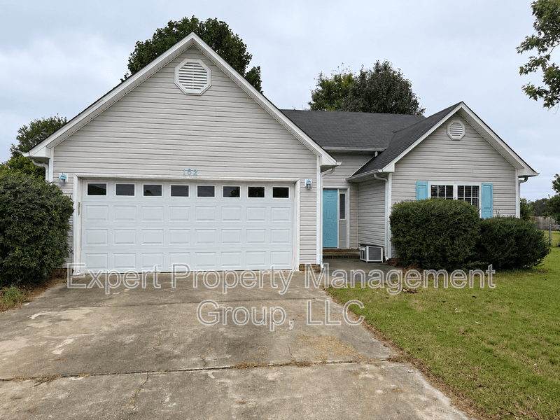 Raeford House: 162 Cavalier Dr