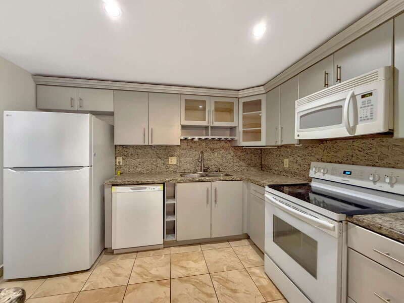 POMPANO BEACH Condo: 3641 Oaks Clubhouse Drive