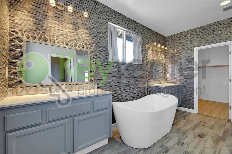 Lincoln House: 1740 Allenwood Circle
