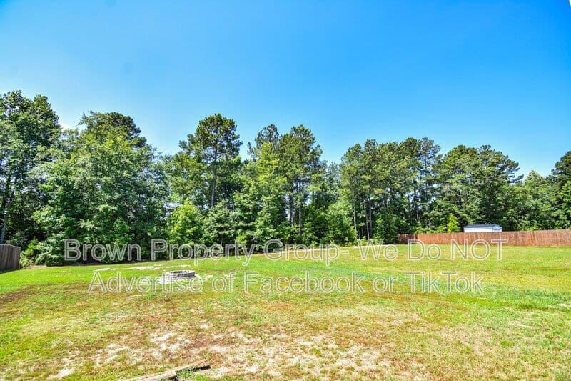Raeford House: 240 Fieldbrook St