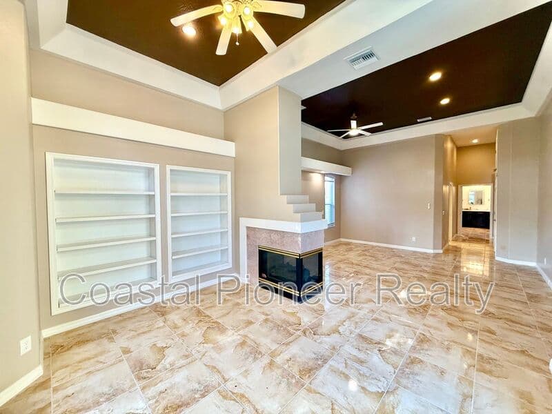 Largo House: 10334 Longwood Dr