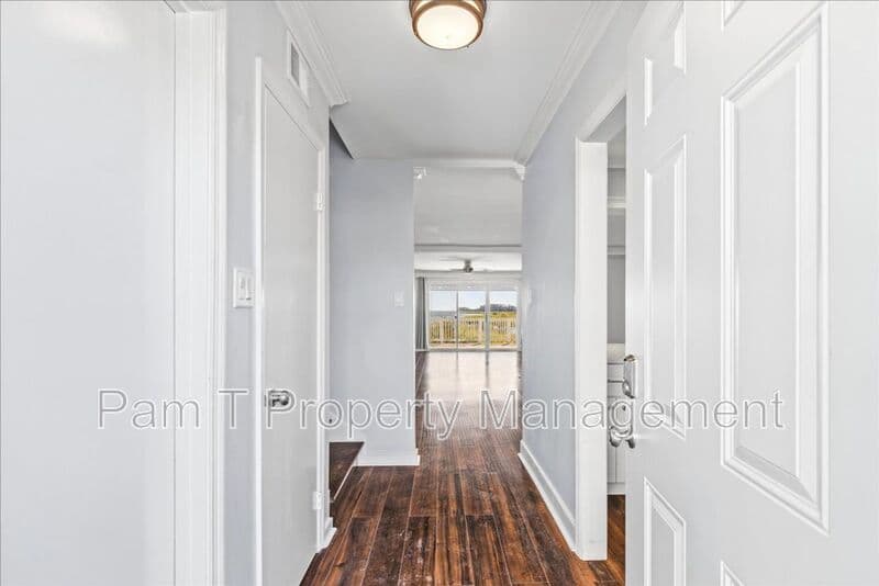 Savannah Townhome: 12502 Apache Ave