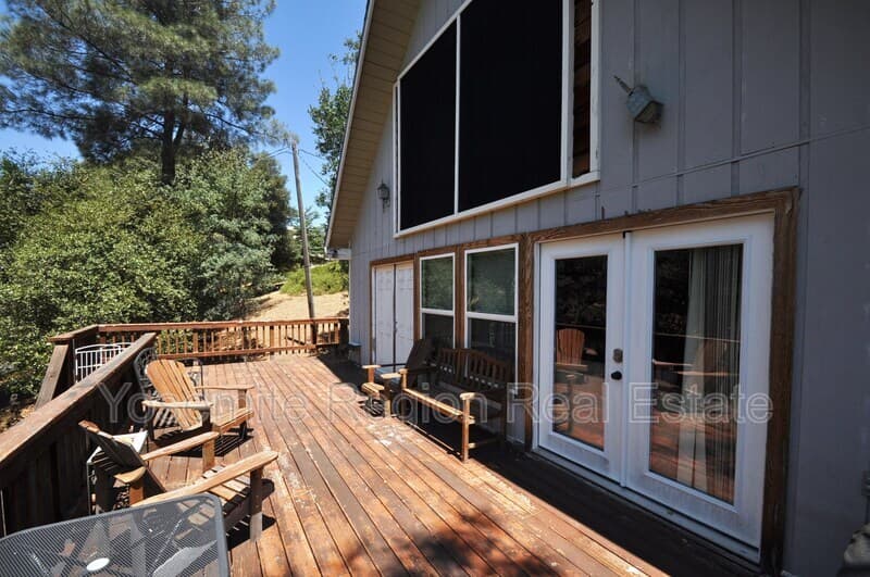 Groveland House: 20415 Pine Mountain Drive