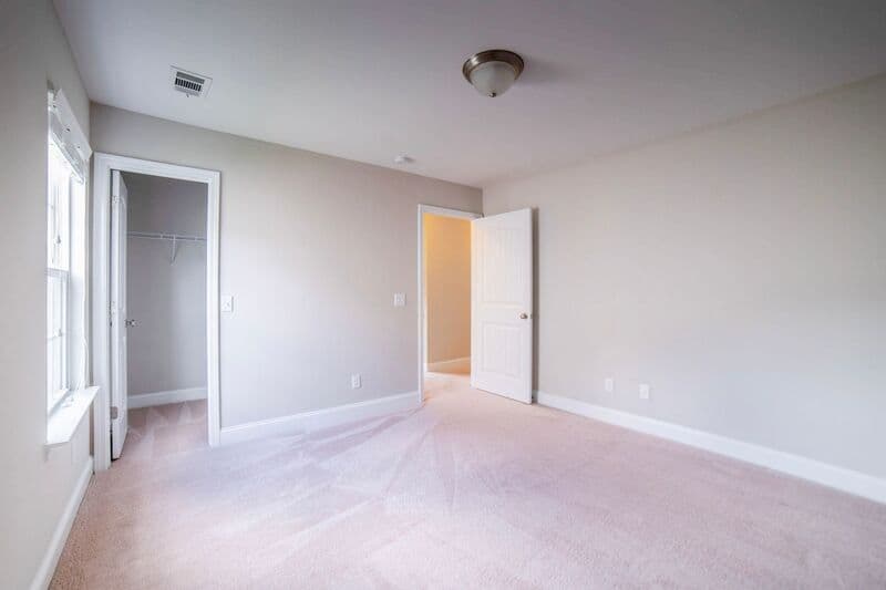 Savannah House: 126 Endicott Dr