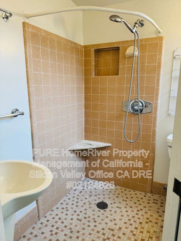 Santa Cruz Condo: 221 Broadway
