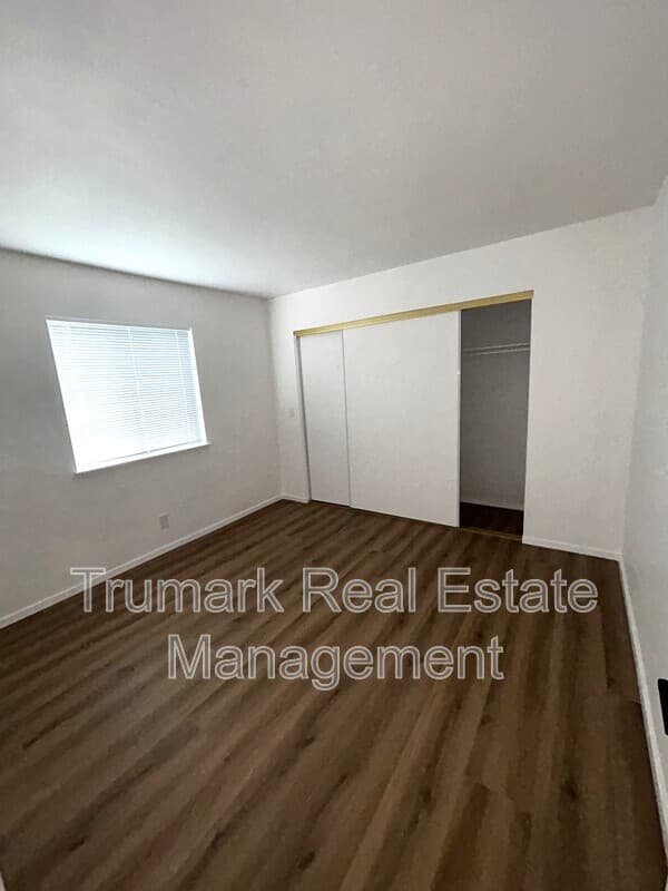 Glendale Townhome: 3831 La Crescenta Ave