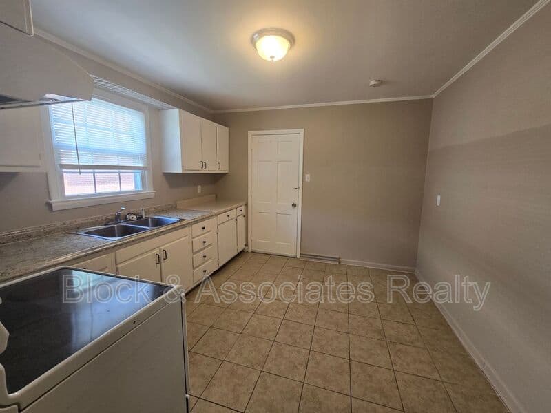 Greensboro House: 1605 Pichard St.