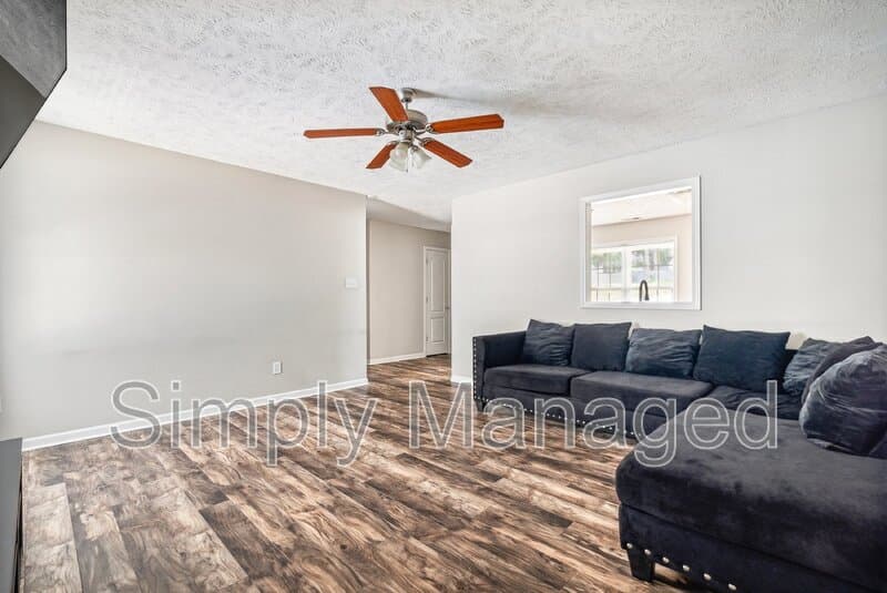 Fayetteville House: 2033 Ashton Road