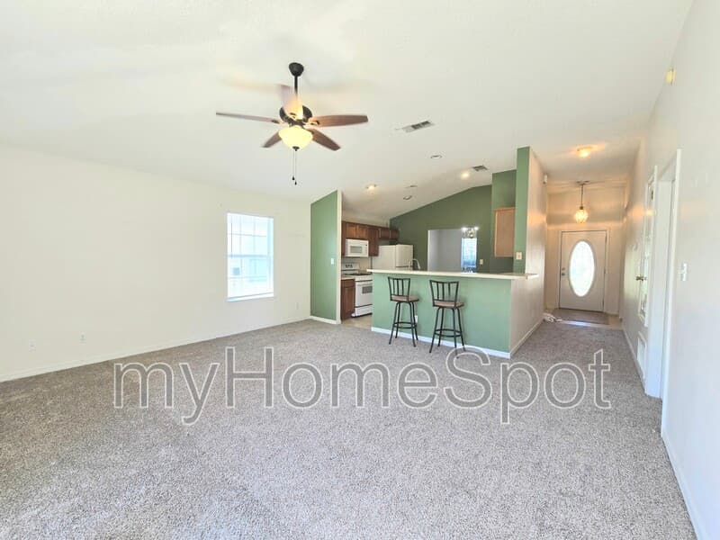 Pensacola House: 2497 Redoubt Ave