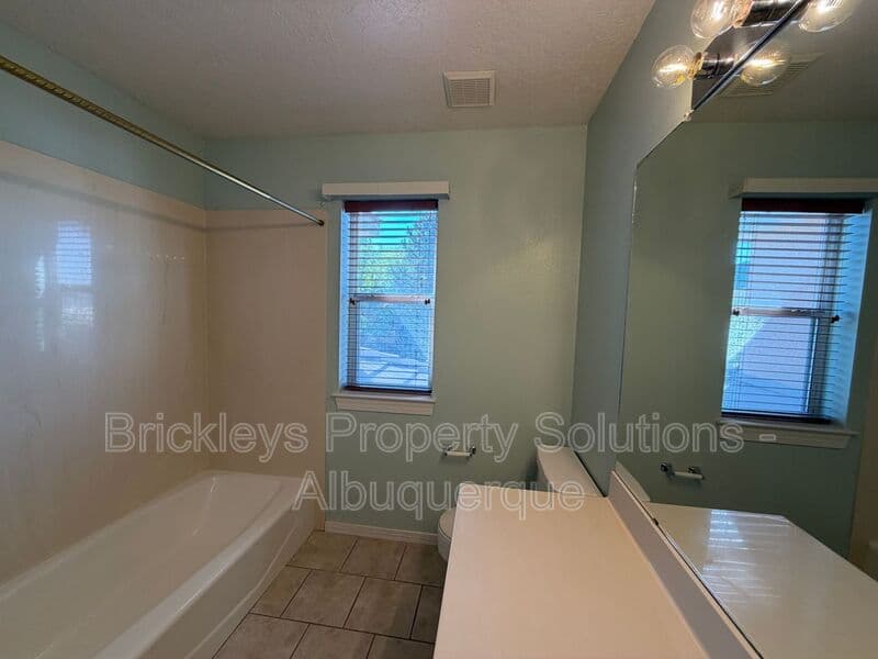 Albuquerque House: 6517 Glen Oak NE
