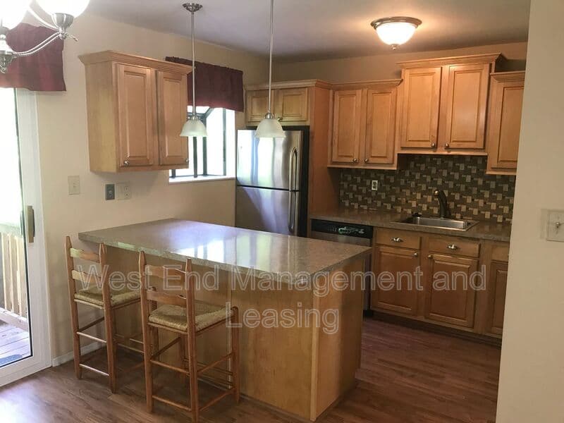 Valley Park House: 1307 Cliffridge Ln