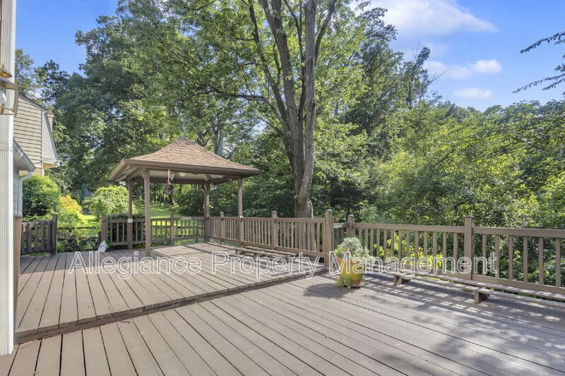 Alexandria House: 2206 Fort Ward Pl