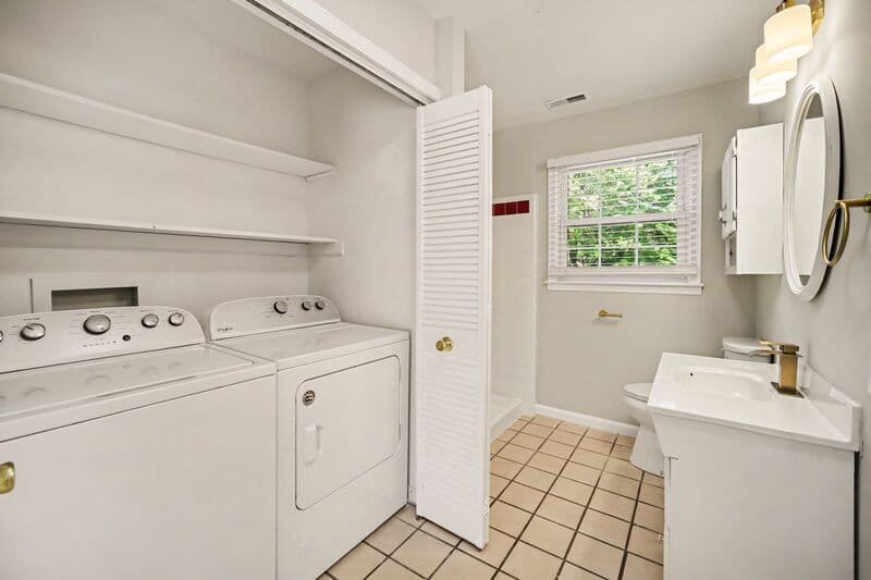 Charlotte House: 8301 Nathanael Greene Lane