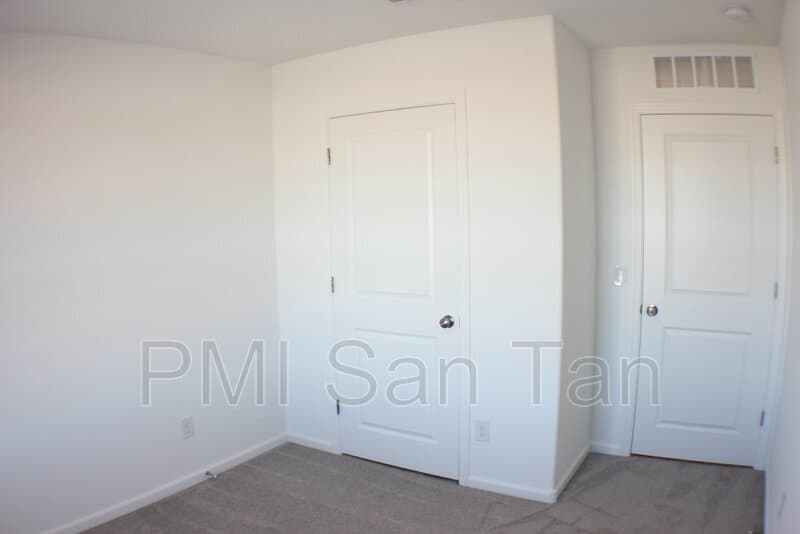 Casa Grande House: 1389 East Jaycie Lane