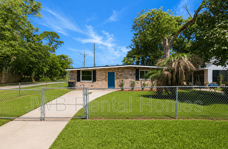 Jacksonville House: 3359 Phyllis St