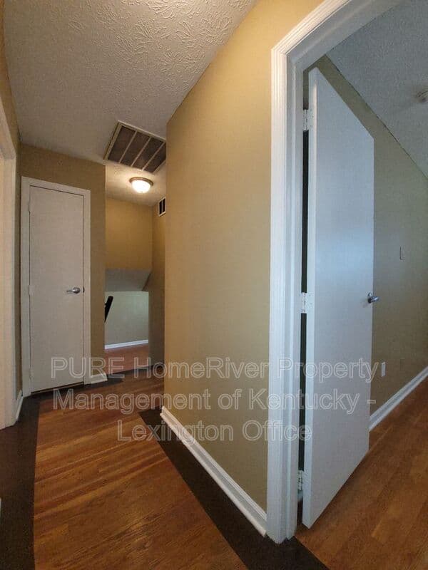 Richmond House: 106 Hammons Dr